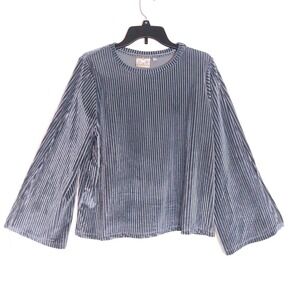 DANTELLE Ribbed Velvet Bell Sleeve Top Blue Gray Size M Good used Condition